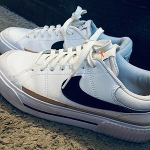 Nike Court Legacy Lift